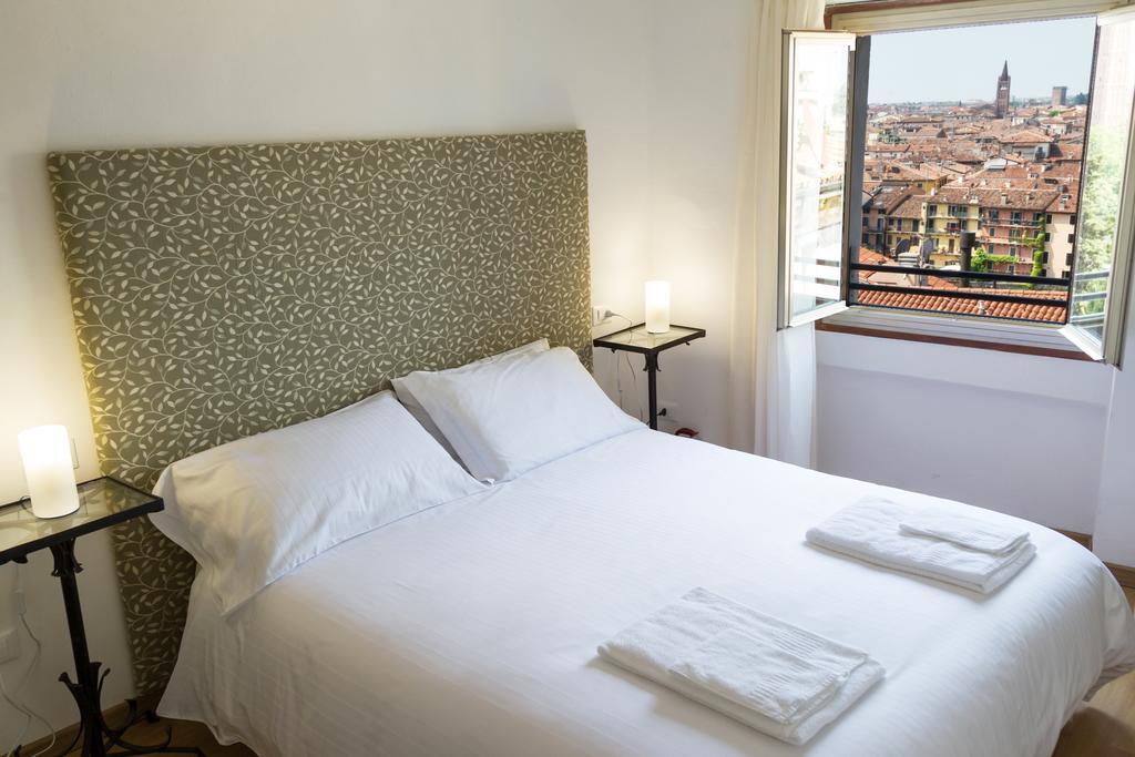 Casa Corvina Appartement Verona Buitenkant foto