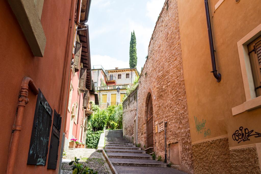 Casa Corvina Appartement Verona Buitenkant foto